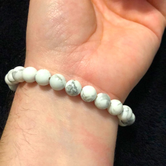 Howlite Beaded Bracelet - Picture 2 of 2